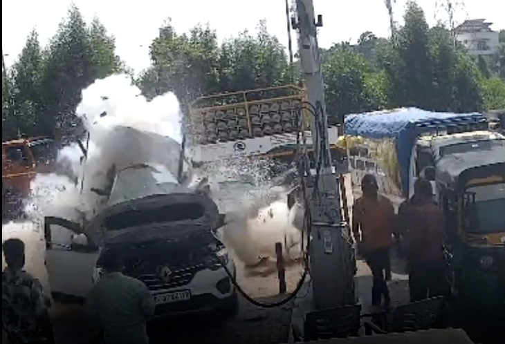 CNG Car Explodes While Refuelling on NH-48 Near Gujarat's Karjan CNG Car exploed in gujarat