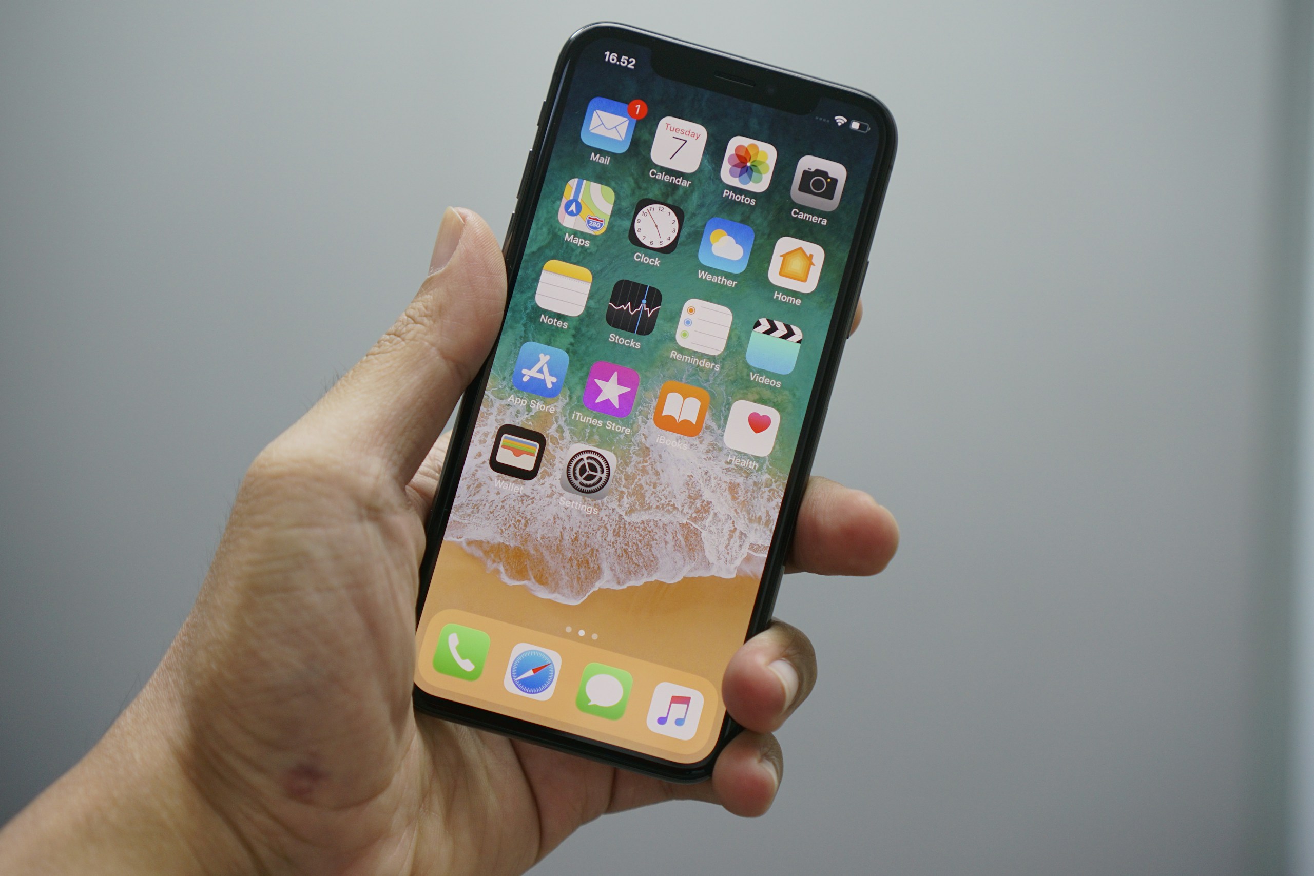 Flipkart Big Billion Days 2026 Opens With Smartphone Deals on iPhone 17, Galaxy S25 and More Smartphone display illustrating mobile shopping during Flipkart Big Billion Days